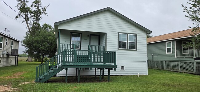 Building Photo - 725 E Columbus Dr