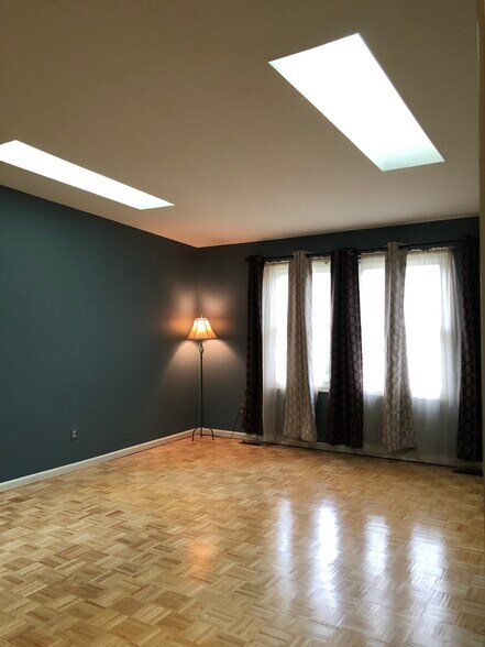 Building Photo - 842 Belmont Dr