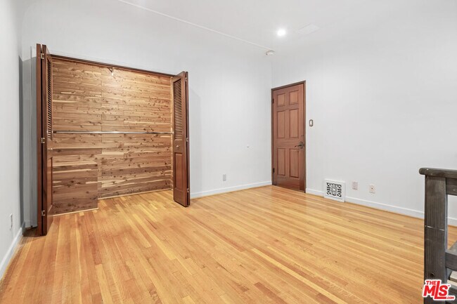 Building Photo - 312 S El Camino Dr