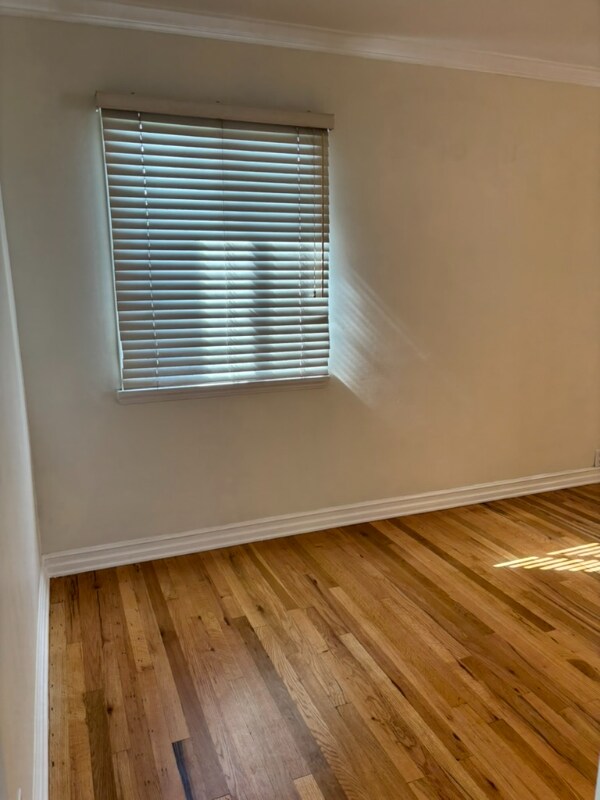 Building Photo - 534 N Niagara St