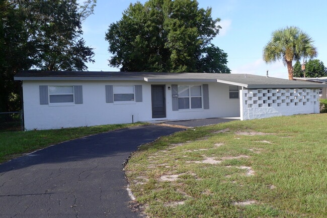 Building Photo - Rare 4-Bedroom Single-Family in Sky Lake close to Florida Mall