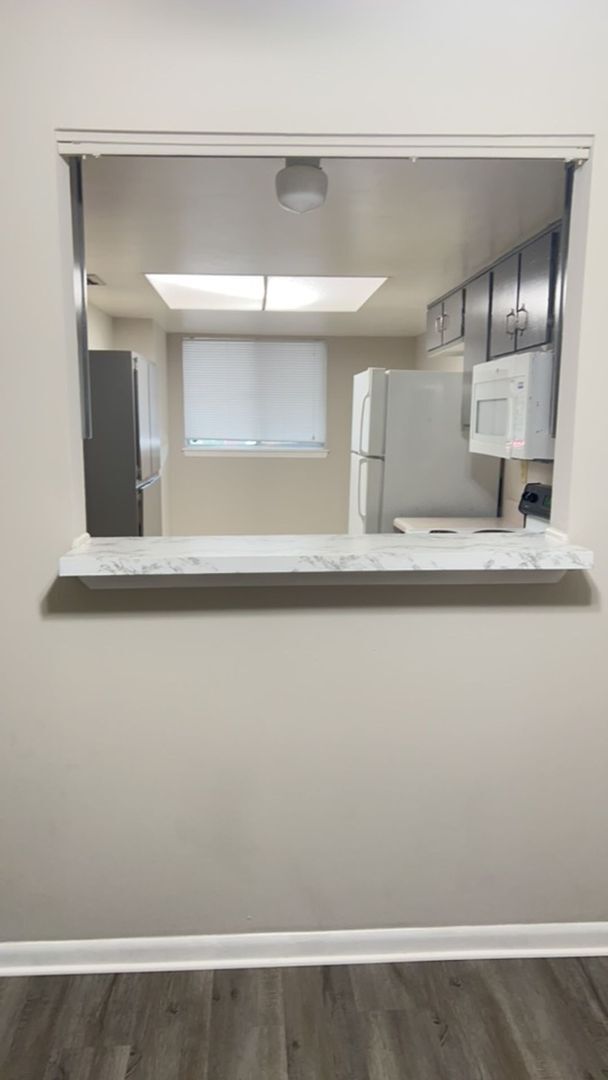 Building Photo - 2 Bedroom, 2 bathroom condo For Rent in To...
