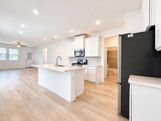 Building Photo - 366 Papaya Dr