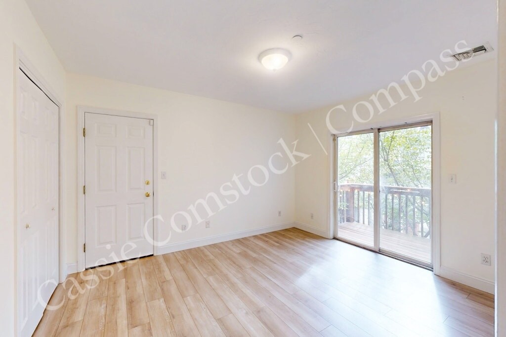Primary bedroom - 111 W 8th St