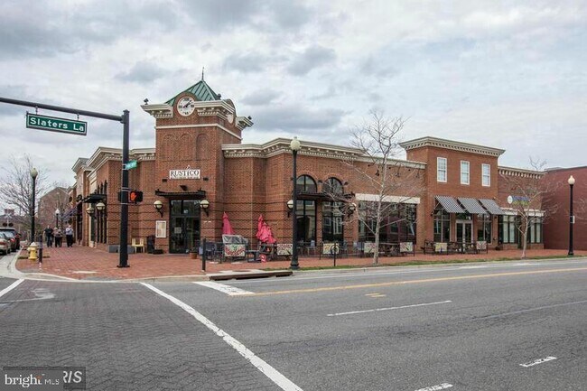 Building Photo - 1828 Potomac Greens Dr