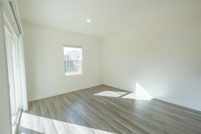 Building Photo - 713 Cedar Elm Dr