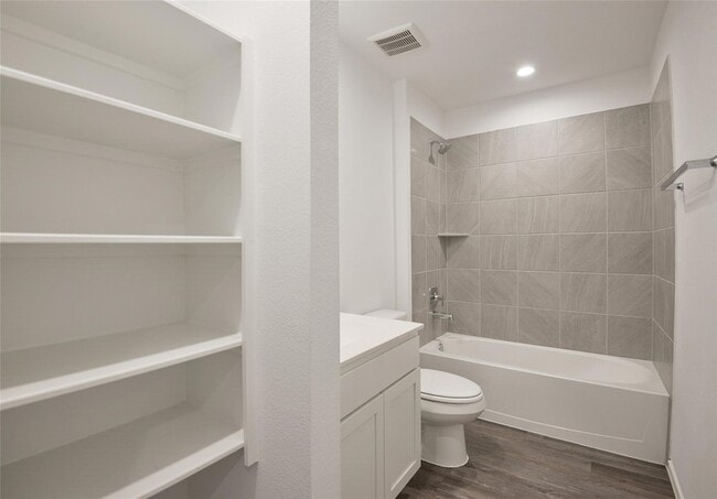 Building Photo - 1055 Llano Trl