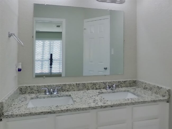 Building Photo - 12219 White River Dr