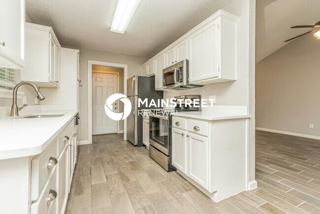 Building Photo - 3 Bedroom Pet-Friendly Home in Arlington, TX with Main Street Renewal