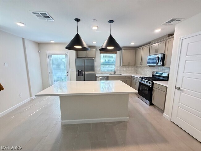 Building Photo - 541 Bellum Dr