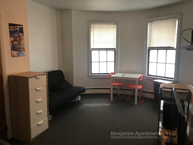 Building Photo - 28 S Huntington Ave