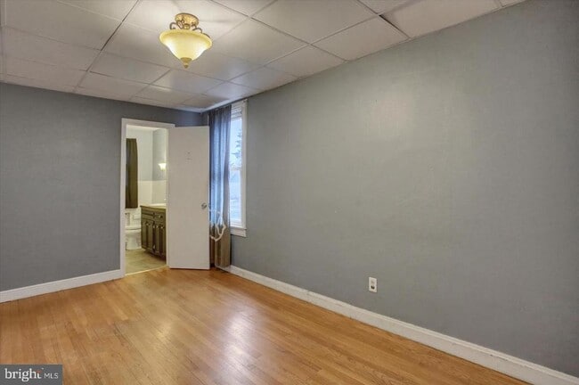 Building Photo - 230 W 2nd St