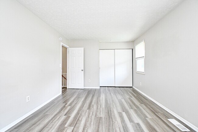 Building Photo - 10923 Birchridge Dr