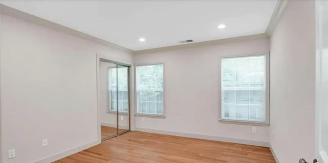 Building Photo - Spacious 4 Bed, 4 Bath Executive Home on Peaceful Cul-de-Sac!