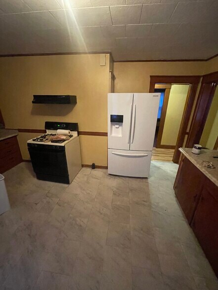 Building Photo - 87 Ferry St