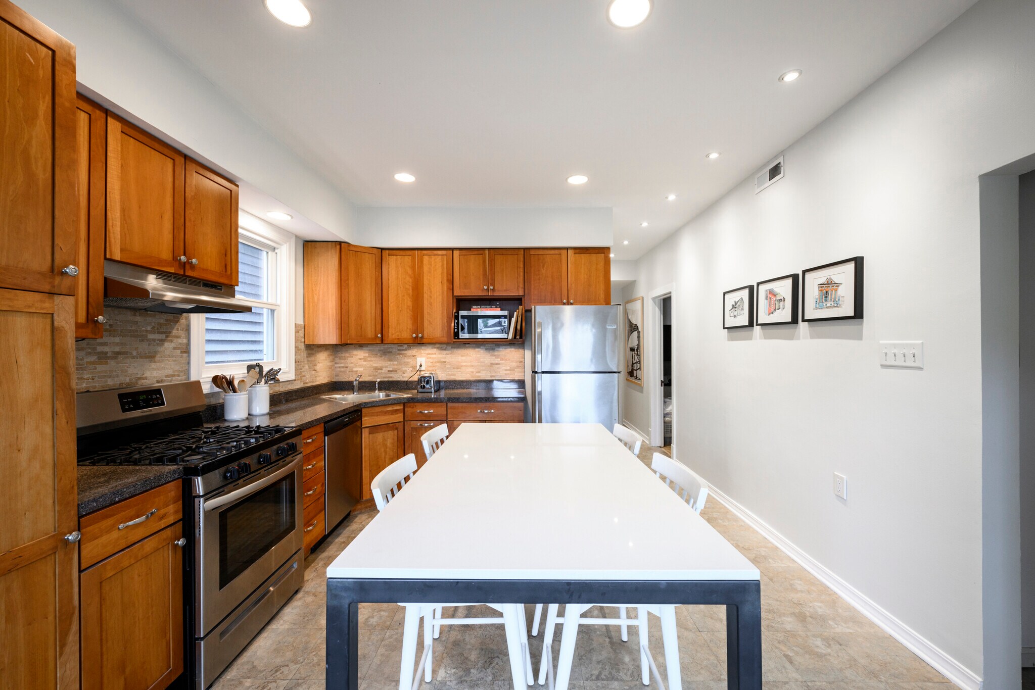 Building Photo - 2524 N Lawndale Ave