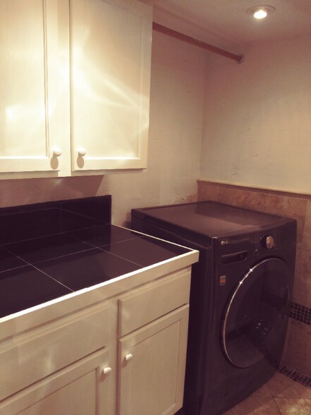 Building Photo - 6800 Maloney Ave