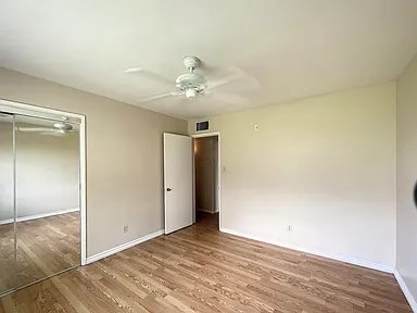 Building Photo - 4437 E Clarendon Ave