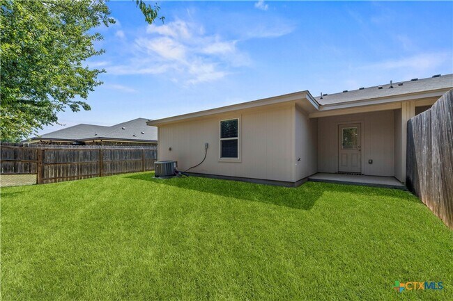 Building Photo - 1415 Shoshoni Trail