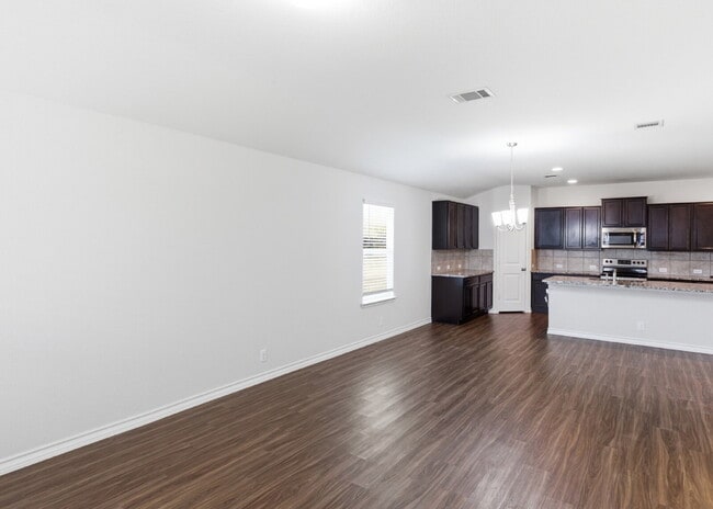 Building Photo - Spacious 4 Bedroom Home with Covered Patio in Red River Ranch