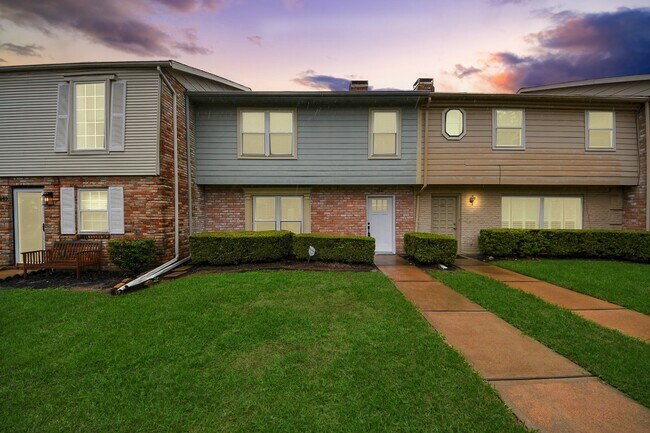 Building Photo - 14647 Perthshire Rd