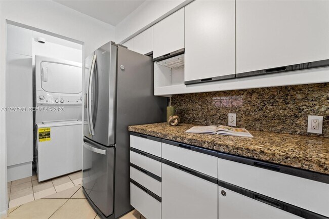 Building Photo - 1443 Hollywood Blvd