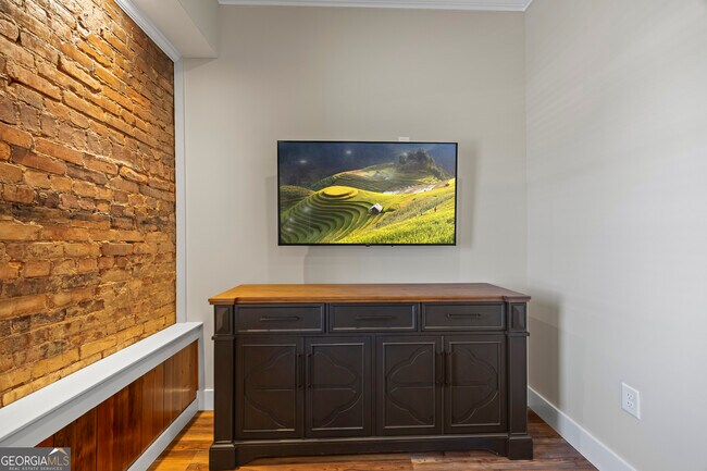 Building Photo - 958 Church St