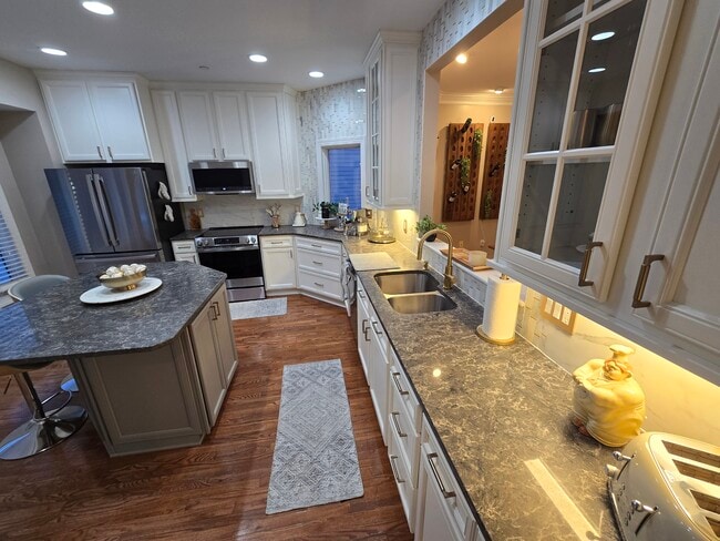 Building Photo - 117 St Charles Ct