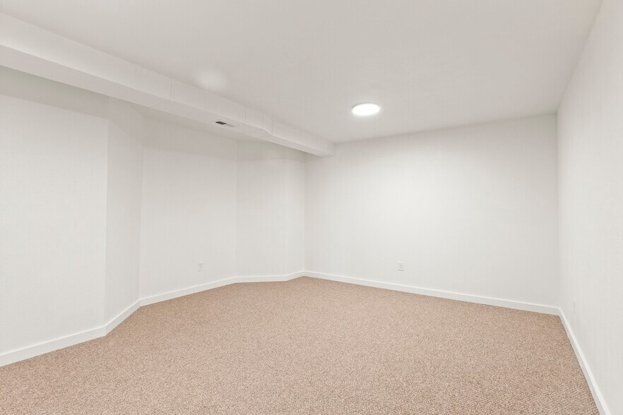 Building Photo - 5704 W Garden Springs Rd