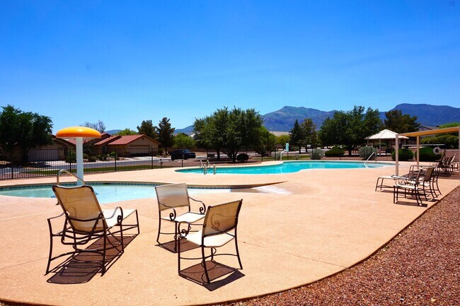 Building Photo - Home in Holiday Community Resort