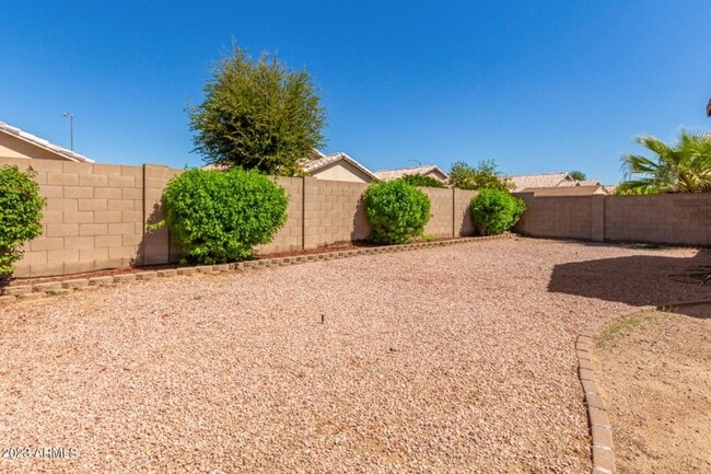 Building Photo - Move In Ready!  3 Bed, 2 Bath w/2 Car Garage