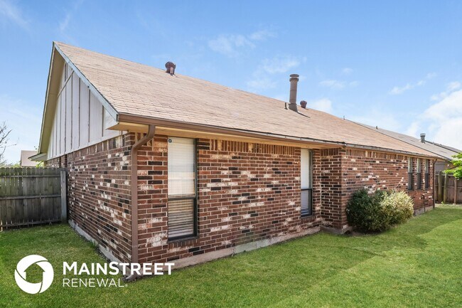 Building Photo - 8217 NW 112th Terrace
