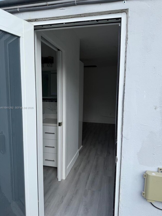 Building Photo - 3030 SW 96th Ave