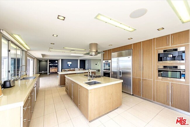 Building Photo - 16722 Charmel Ln