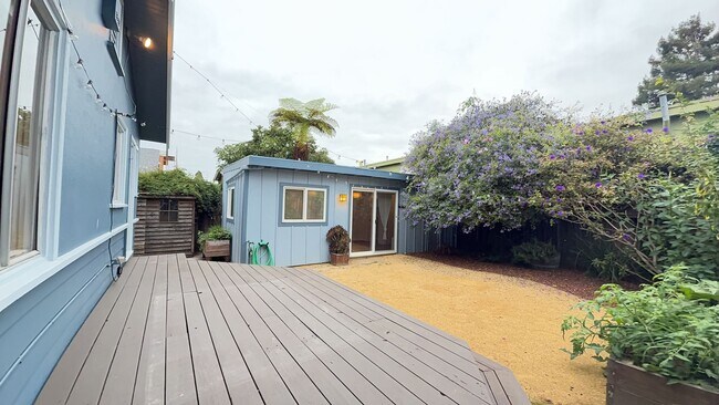 Building Photo - EPIC REA: Beautiful 2 Bed/2 Bath In the Heart of West Berkeley’s Poet’s Corner.