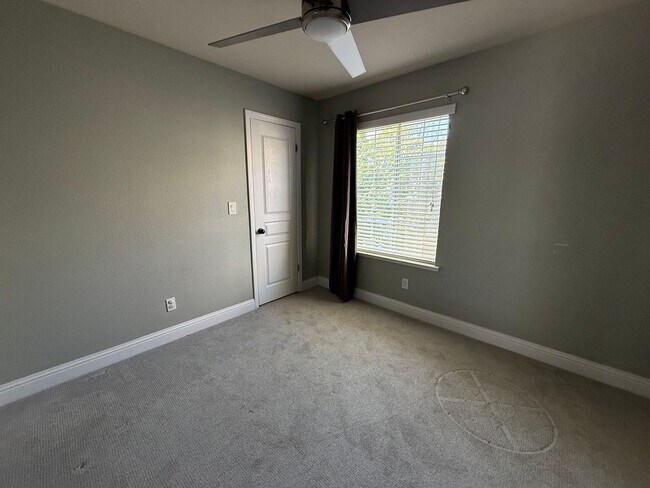 Building Photo - 9448 Cedarview Way