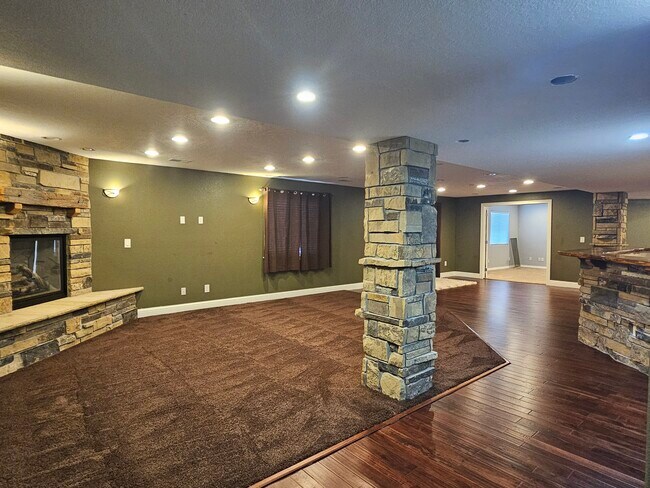 Building Photo - 1138 Lakecrest Ct