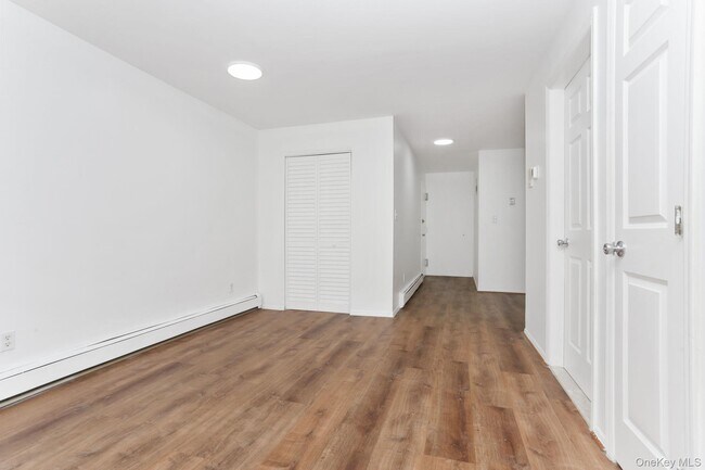 Building Photo - 639 E 226th St