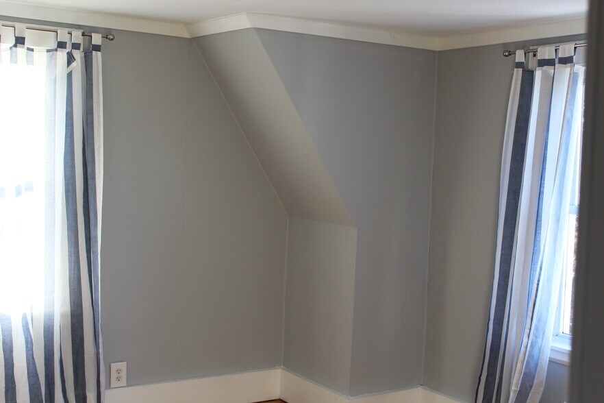 Master bedroom. - 1011 Main St