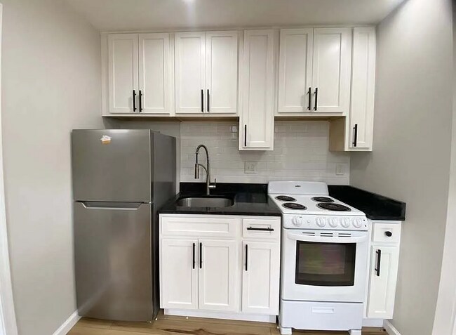 Primary Photo - 243 E Fayette St