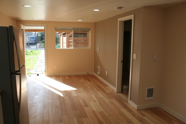 Building Photo - 5027 NE Sumner St