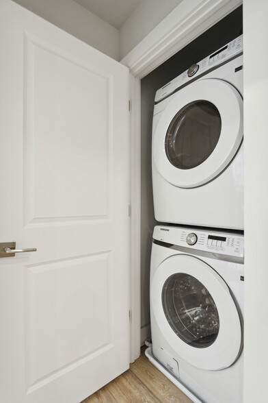 Building Photo - 2120 Berges St