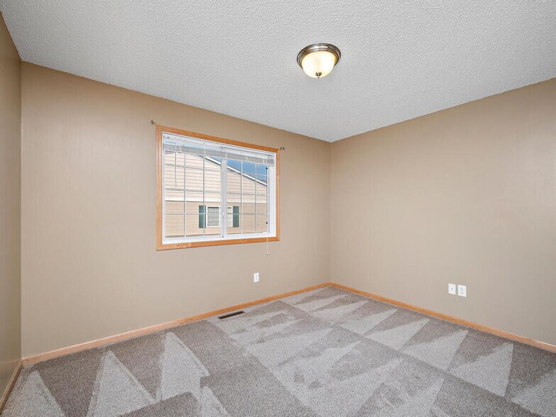 Second bedroom - 3443 Cherry Ln