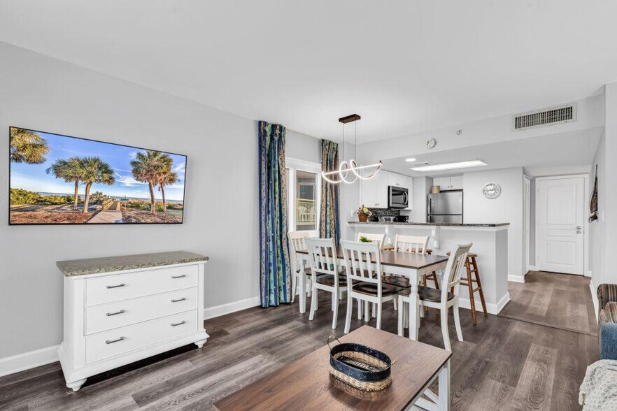 Building Photo - 2711 S Ocean Blvd