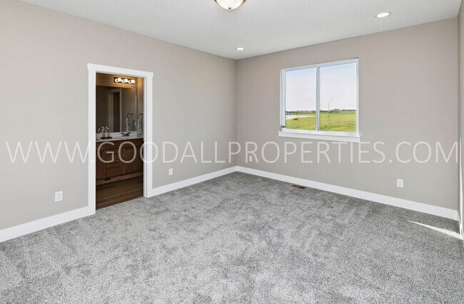 Building Photo - Stunning ranch-style home in Altoona featuring 4 bedrooms and 3 bathrooms, with a finished walk-o...