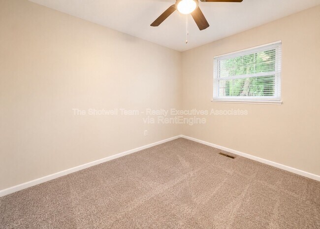 Building Photo - 11104 Hughlan Dr