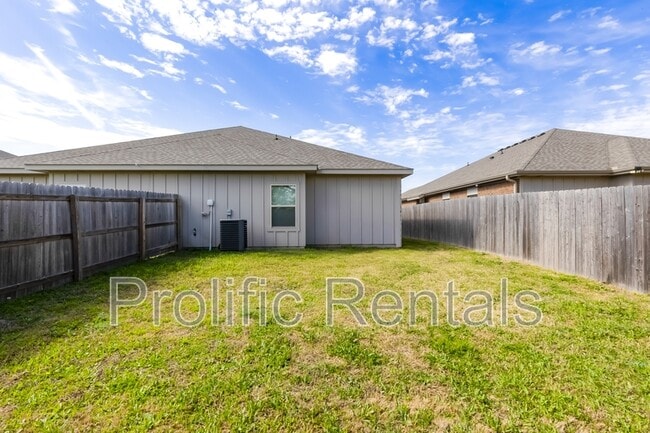 Building Photo - 3509 Abraham Dr