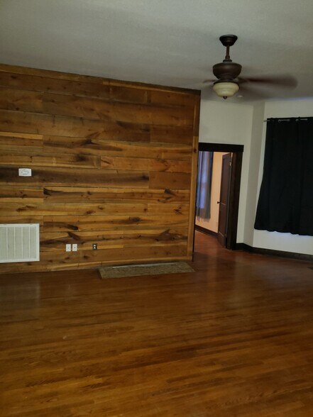 Building Photo - 1422 Coker Ave