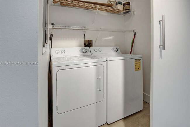 Building Photo - 2001 Biscayne Blvd