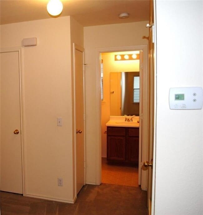 Building Photo - 512 Celery Loop